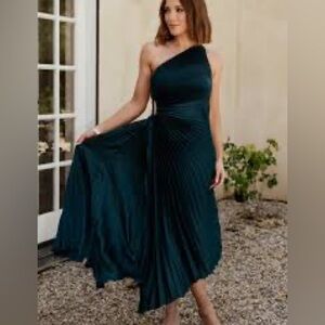 One shoulder pleated dress